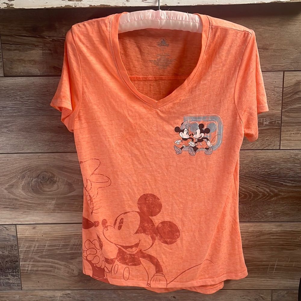 DISNEY Mickey and Minnie Short Sleeve Vneck Lightweight Tshirt Size Small